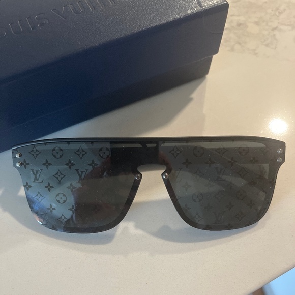 Louis Vuitton sunglasses - Picture 3 of 3
